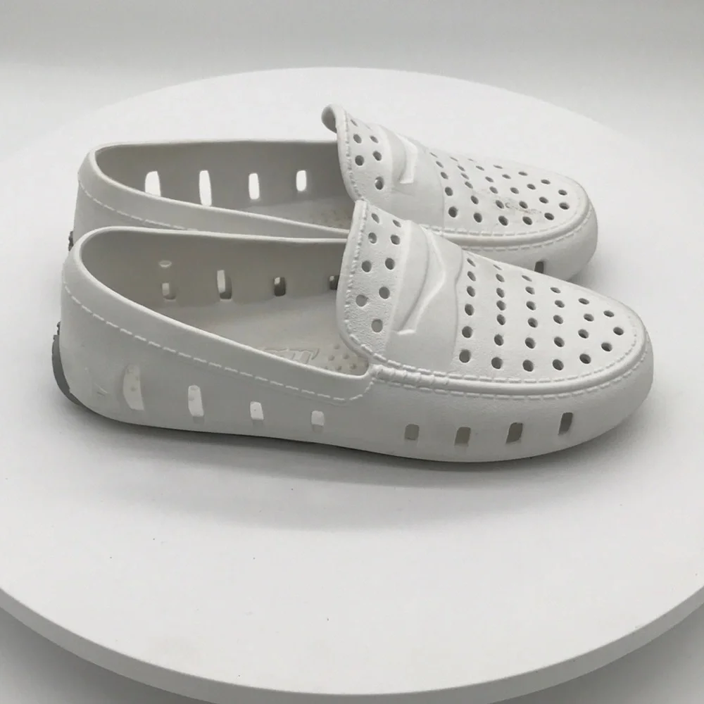 Floafers Kids White Slip On Shoes size 4 US